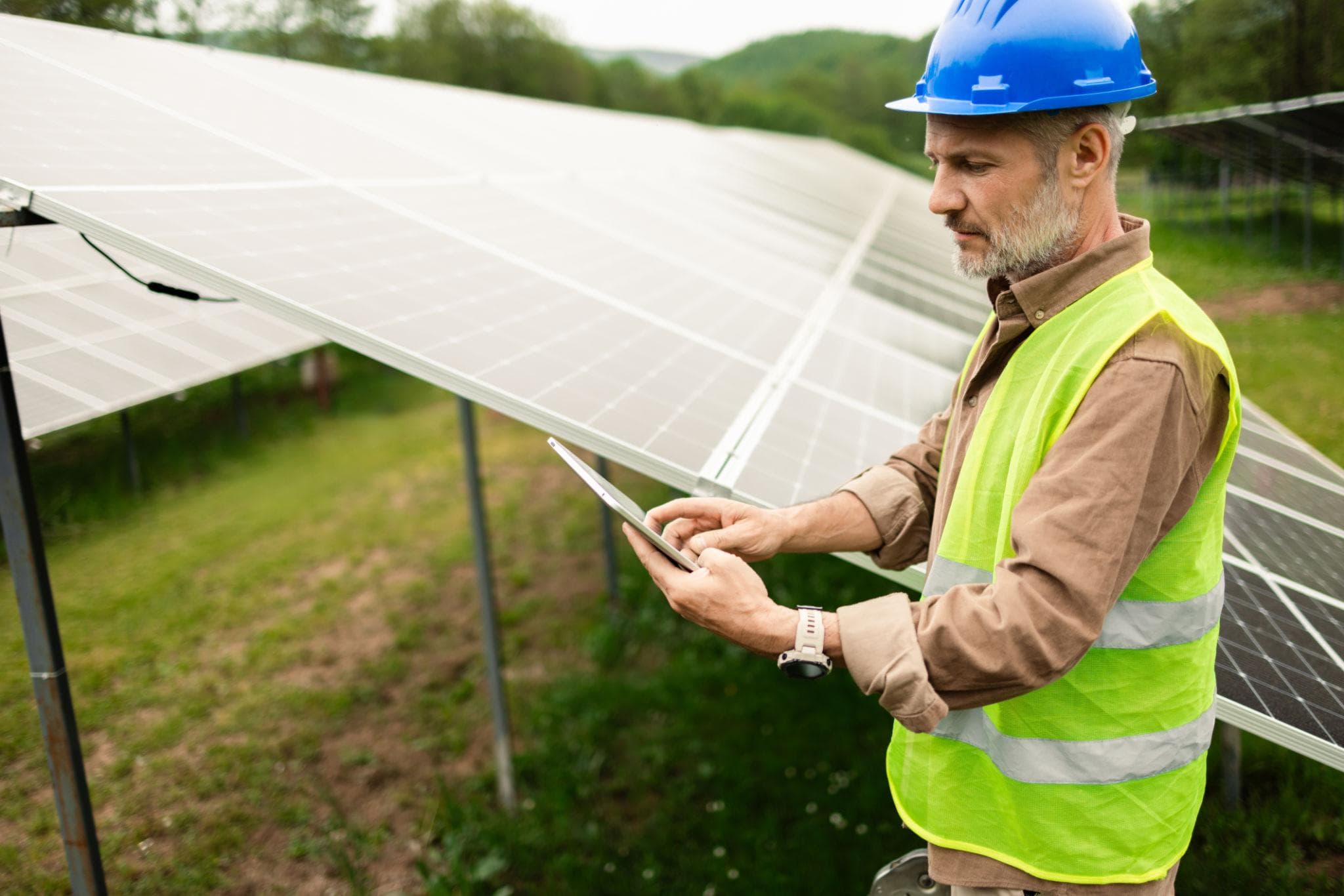 Technician inspecting solar panels during a solar panel cleaning service in Karachi